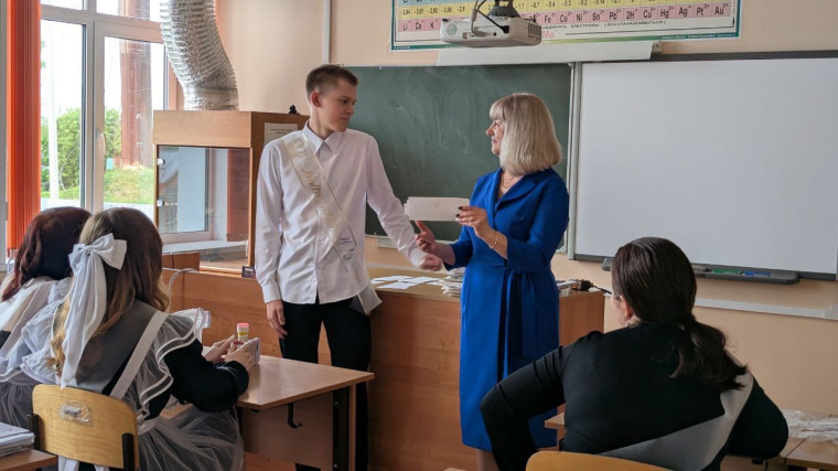 Школа рассказывает о Празднике последнего звока.